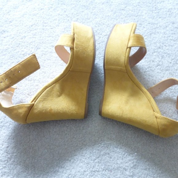 FOREVER 21 yellow faux suede wedges with single strap and buckle closure - Picture 6 of 11